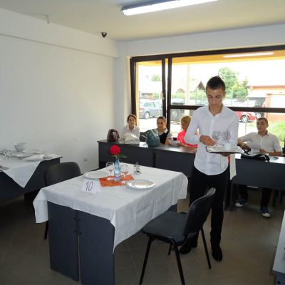 Cursuri calificare gratuite sau cu plata Ospatar (chelner) vanzator in unitati de alimentatie (12)