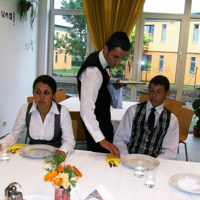 Cursuri calificare gratuite sau cu plata Ospatar (chelner) vanzator in unitati de alimentatie (23)