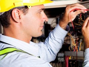 Electrician in constructii